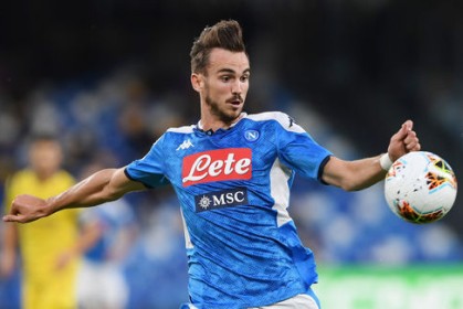  米兰续约莱奥遇阻，皇马巴萨虎视眈眈  