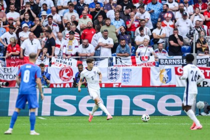  霍芬海姆新援首秀建功，助力球队终结颓势  