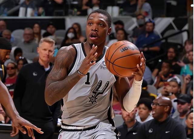  老鹰核心穆雷交易加盟马刺  