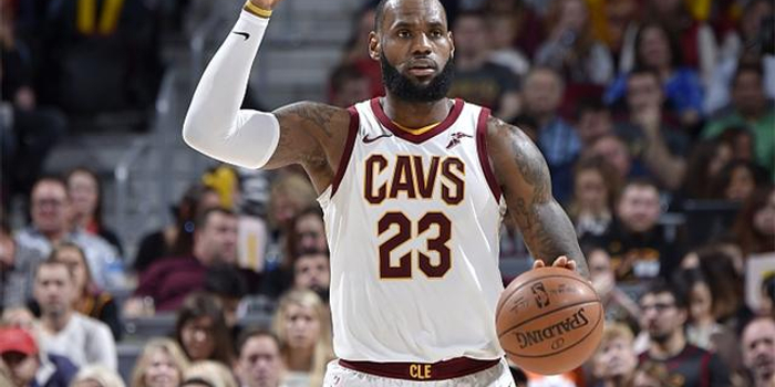  米切尔首节独揽十八分，骑士爆冷掀翻雄鹿制造冷门